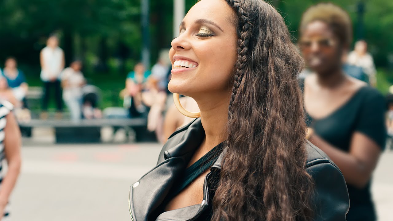 ALICIA KEYS IS THE FACE OF LEVI'S NEW FALL WOMEN'S DENIM COLLECTION – DTB  STYLE SPOT